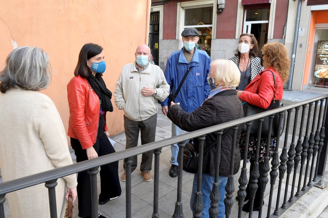La alcaldesa y los concejales de Barrios y Fomento visitan las obras de la calle San Luis