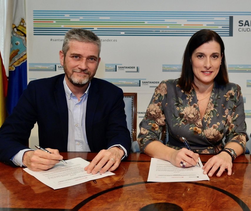 La alcaldesa de Santander, Gema Igual (PP), y Javier Ceruti, portavoz de Cs en el Ayuntamiento